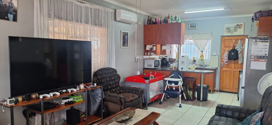 2 Bedroom Property for Sale in De Beers Northern Cape